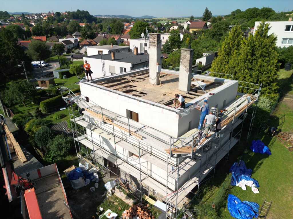 Střechy Hošna, klempířské, tesařské a pokrývačské práce Beroun, Hořovice, Příbram, Rokycany, Plzeň