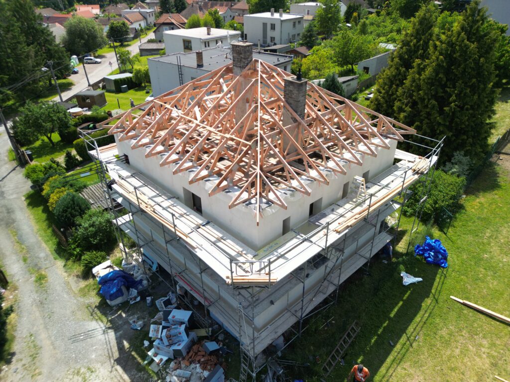 Střechy Hošna, klempířské, tesařské a pokrývačské práce Beroun, Hořovice, Příbram, Rokycany, Plzeň