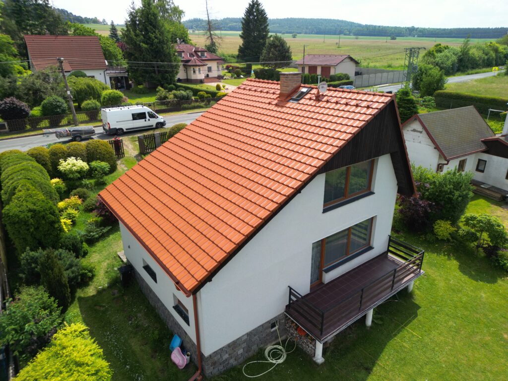 Střechy Hošna, klempířské, tesařské a pokrývačské práce Beroun, Hořovice, Příbram, Rokycany, Plzeň